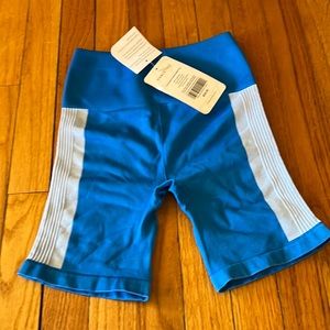NWT Fabletics High Waisted Seamless Ribbed Short Sz XS